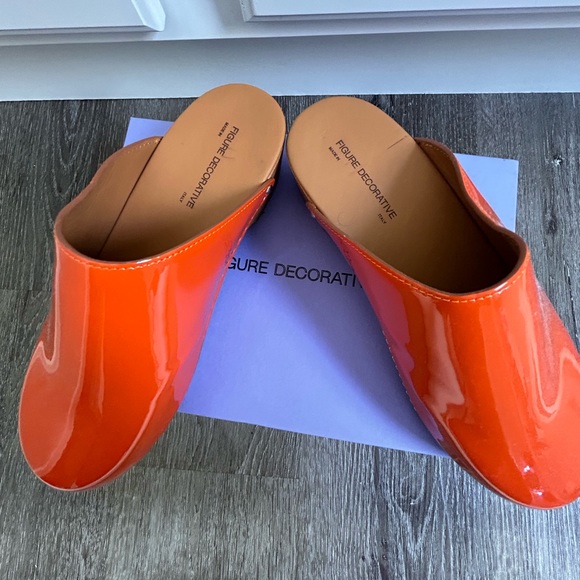 NWB FIGURE DECORATIVE ORANGE CLOGS/ITALY/PATENT LEATHER/39IT-8US/UNIQUE - Picture 6 of 16